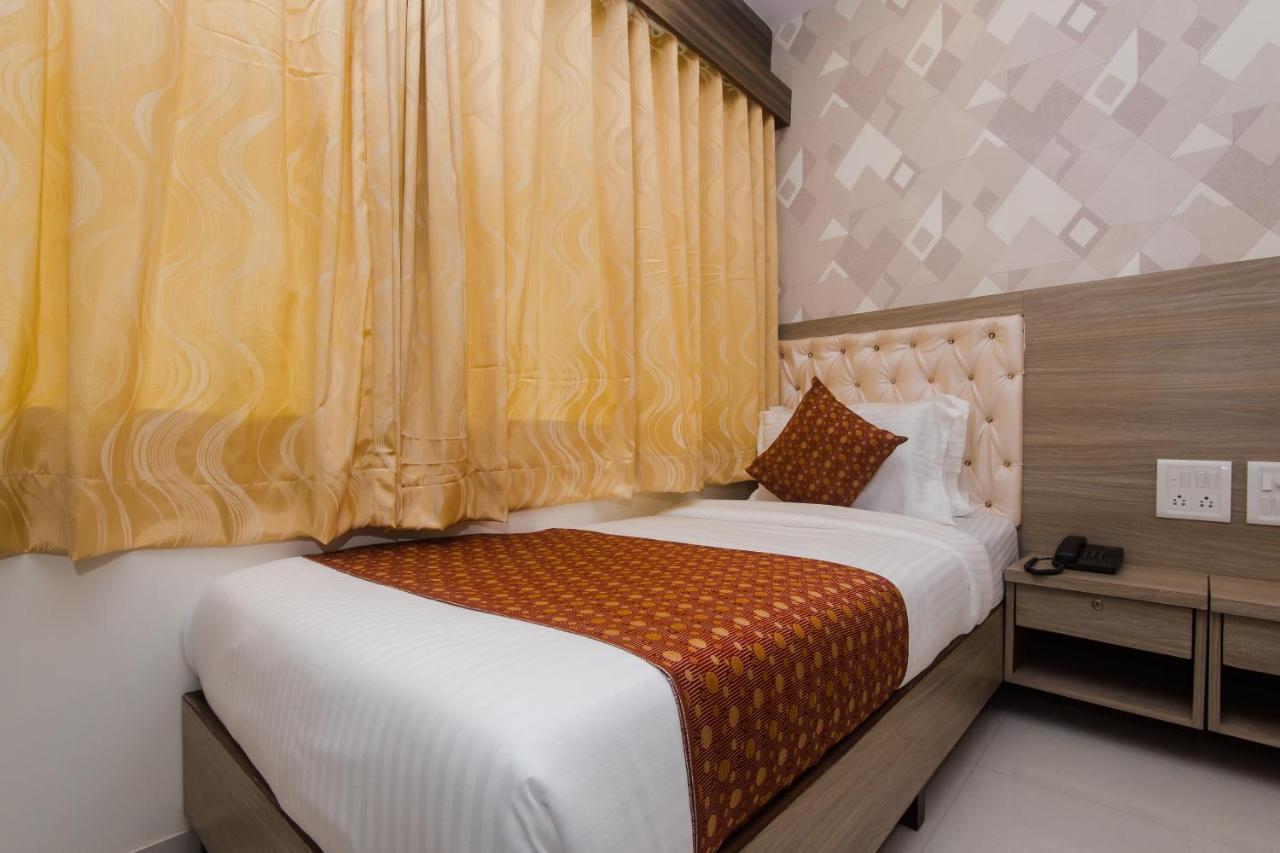 Oyo 14056 Golden Arch Hotell Mumbai Exteriör bild